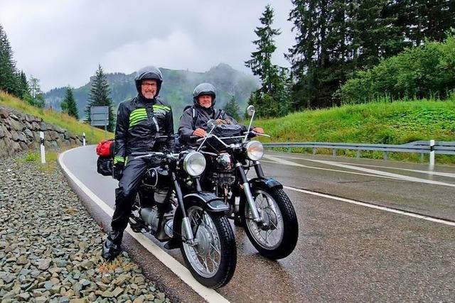 Zwei Kanderner umrunden Deutschland mit ihren Oldtimer-Motorrdern