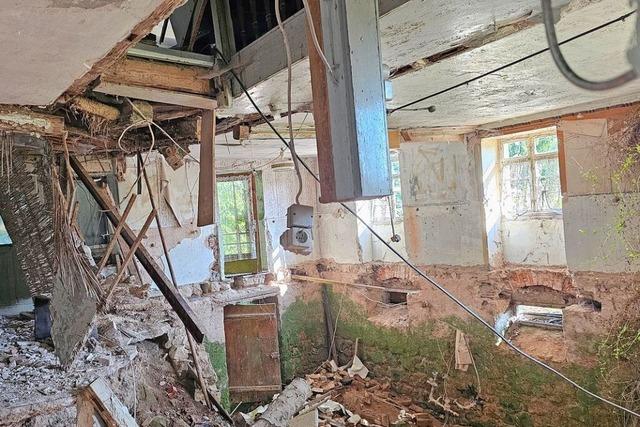 Lost Place: Ein alter Hof am Ortseingang von Sallneck ist dem Verfall preisgegeben