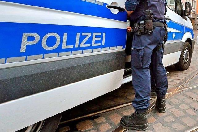 Auf dem Weg zum Polizeirevier erkennt Opfer die Mnner wieder, die ihn zuvor in Freiburg ausgeraubt haben