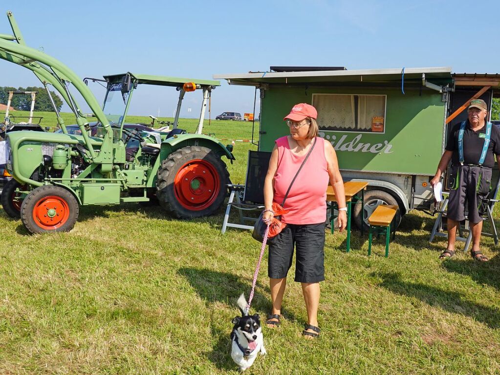 Eine bunte Mischung an Fahrzeugen prsentierte sich in Htten. Dazu gab es viel Musik.