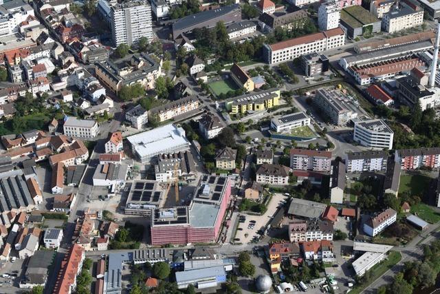 Der Schlussstein im Innocel-Quartier in Lrrach ist gesetzt worden