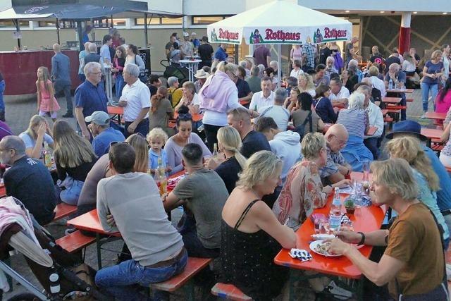 Eimeldinger Dorffest endet wegen des Sturms am Sonntag abrupt