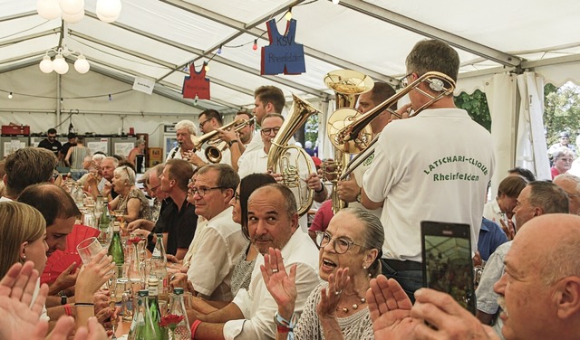 Das Gggeli-Essen mit musikalischen Klngen der Latscharis  | Foto: Petra Wunderle