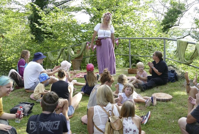 Gespannt lauscht das Publikum den Mrchen- und Sagenerzhlungen.   | Foto: Beate Zehnle-Lehmann