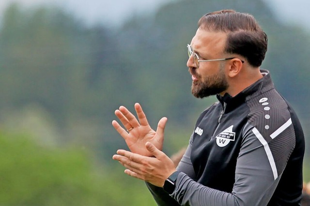 Ismail Palit, der Trainer des FC Wallb...er Tumringen gewann sein Team mit 3:2.  | Foto: Matthias Konzok