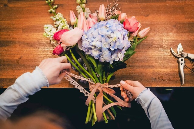 Floristen bekommen mehr Geld fr ihre ...wird ein Blumenstrau frisch gebunden.  | Foto: Industriegewerkschaft Bauen-Agrar-Umwelt