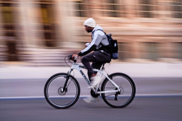 Ein Radschnellweg bietet die ntige Infrastruktur fr Radfahrer.  | Foto: Swen Pfrtner (dpa)