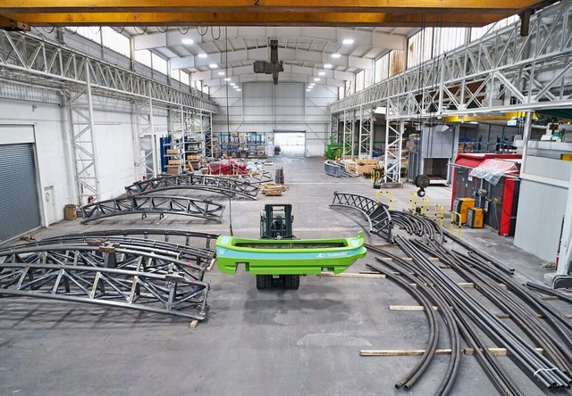 Blick in die Montagehalle von Mack Rides in Waldkirch  | Foto: Europa-Park