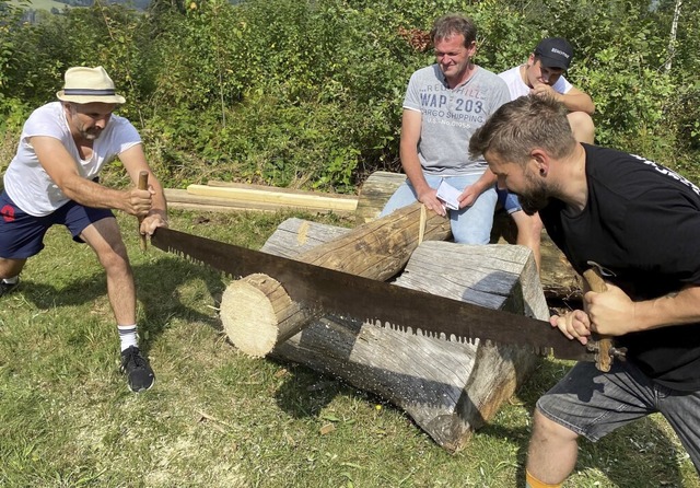 Teamwork ist beim Wettsgen gefragt. H...von Fachmann Ralf Kleiler am besten.   | Foto: Wolfgang Grether