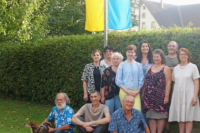 Die Gruppe der im Grwihler Kultursomm...krainischen Knstlerinnen und Knstler  | Foto: Karin Stckl-Steinebrunner