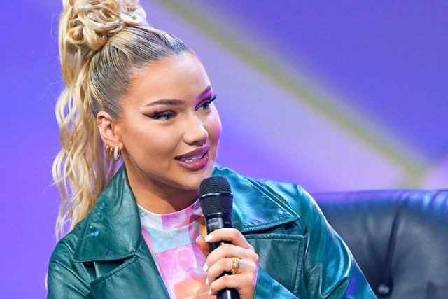 Shirin David ist am Freitag beim Heroes Festival zu Gast.  | Foto: Jonas Walzberg (dpa)