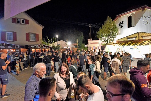 Das Teninger Gassenfest &#8211; hier a...ie von den Vereinen geschmckt werden.  | Foto: Markus Zimmermann