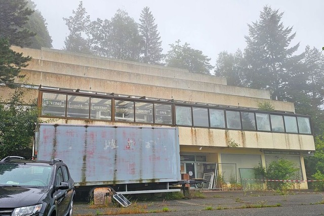 Nebelschwaden umwabern den verlassenen...l des gewaltigen Baukrpers darstellt.  | Foto: Gerald Nill