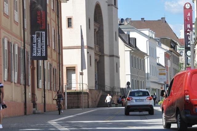 Mann wird in der Lrracher Innenstadt angegriffen und ausgeraubt