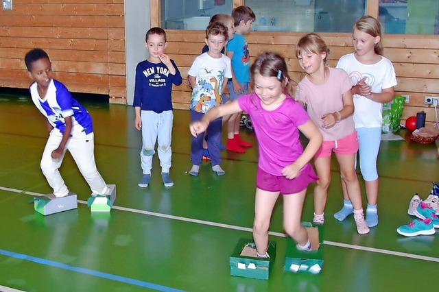 Viel Spa hatten die Kinder bei einem Staffellauf.  | Foto: Stefan Pichler