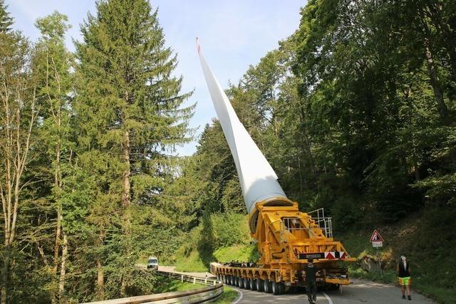 Schwertransport im Schwarzwald ermglicht Windkraft am Schauinsland