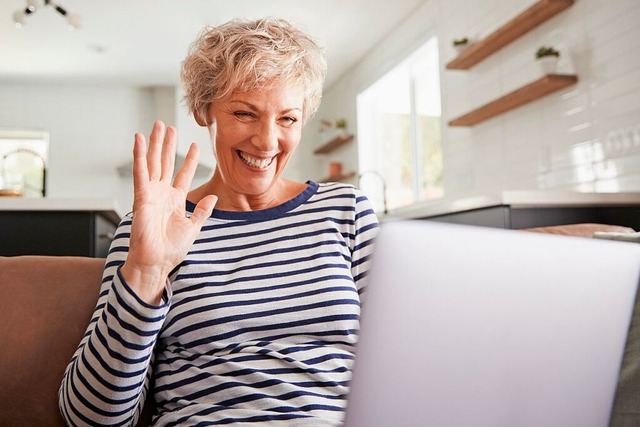 Ein Lcheln lockert die Stimmung bei einem Online-Date.  | Foto: monkeybusinessimages (Stock.adobe.com)