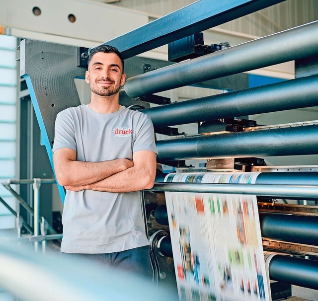 Ein Medientechnologe Druck an seinem Arbeitsplatz bei Freiburger Druck  | Foto: Lars Rckert