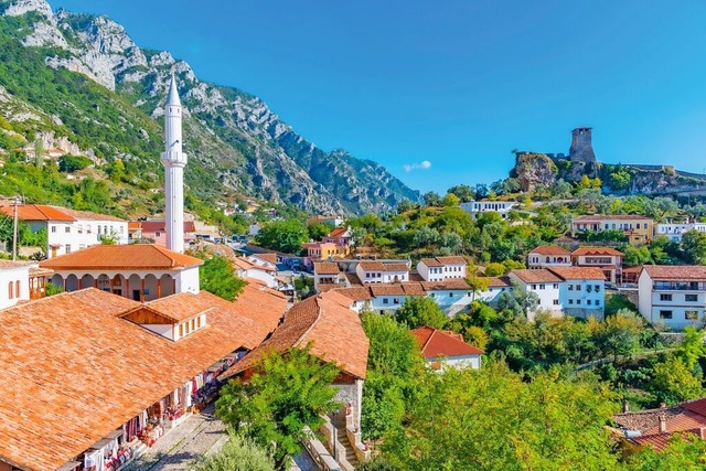 Der historische Basar und die beeindru...ebettet in malerische Berglandschaften  | Foto: trabantos/shutterstock.com