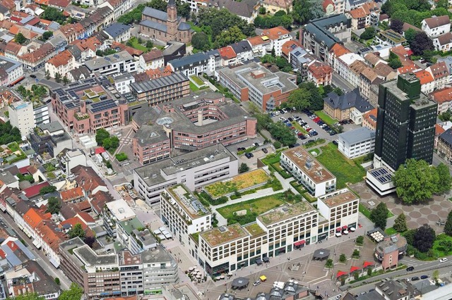 bersicht: Bahnhofsplatz, Rathaus und Landratsamt  | Foto: Erich Meyer