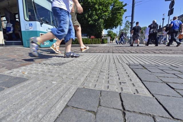 Neue barrierefreie Querungshilfe an der Ferdinand-Wei-Strae in Freiburg