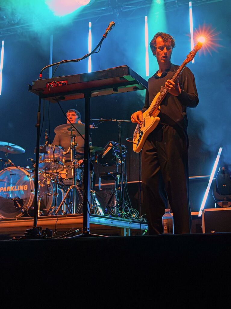 Gute Stimmung trotz Regen bei Rock am Bach in Kirchzarten.