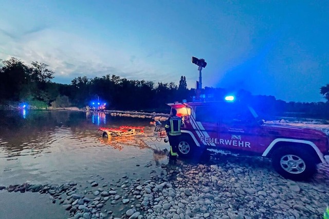 Feuerwehr und DLRG waren in der Dmmer... wie so oft in den vergangenen Jahren.  | Foto: Feuerwehr Neuenburg