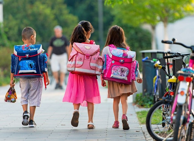 Damit ein Schulweg sicher ist, gilt es... und kndigt verstrkte Kontrollen an.  | Foto: Monika Skolimowska (dpa)