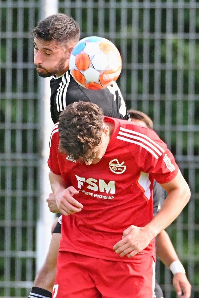 Erzielte das 1:0 beim Laufenburger Sie...berger (oben) gegen  Maximilian Rohrer  | Foto: Achim Keller