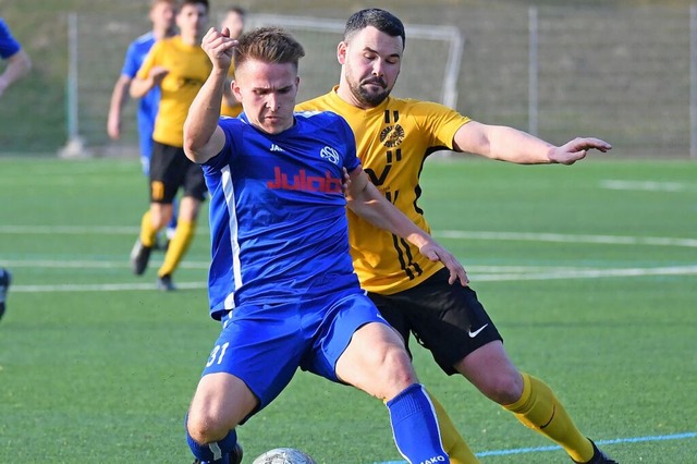 Spielte eine Halbzeit lang fr den FSV Seelbach: Aleksander Fries (links).     | Foto: Wolfgang Kuenstle