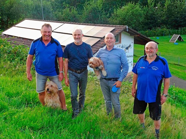 Freuen sich ber die Solaranlage auf d... (Beisitzer Schferhundeverein Elzach)  | Foto: Schferhundeverein Elzach