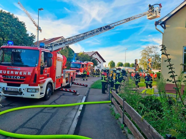 Einsatz mit Drehleiter: Am Freitagaben...n der Endinger Jugendhilfeeinrichtung.  | Foto: privat