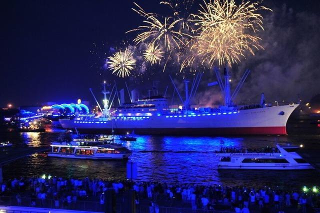 Blue Port Lichterfahrt - CRUISE DAYS