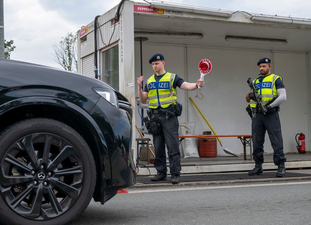 Grenzkontrollen der Bundespolizei am G...Deutschland nahe Salzburg (Archivbild)  | Foto: Peter Kneffel/dpa