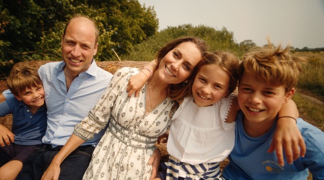 Strahlende Gesichter der beliebten _Fa...ne gute Nachricht f&uuml;r den Palast.  | Foto: Will Warr/Kensington Palace/PA Wire/dpa