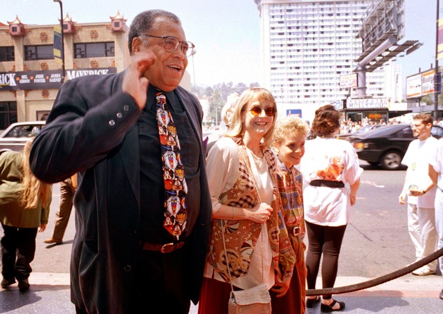 James Earl Jones spielte nicht nur sel...e auch viele Filmfiguren. (Archivbild)  | Foto: Tara Farrell/AP/dpa