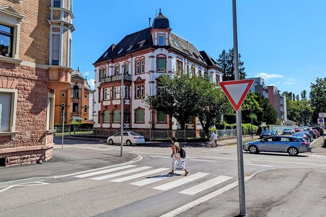 Der Zebrastreifen bei der Musikschule ...kstrae ist sicherer gestaltet worden.  | Foto: Stadt Lahr