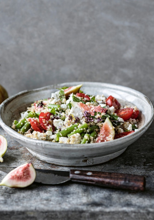 Quinoa-Salat mit Feigen, Feta und grnen Bohnen  | Foto: Wolfgang Schardt (dpa)