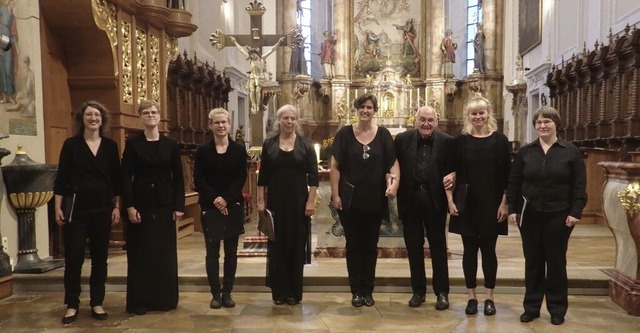 Sngerinnen aus der Region unter der L...ber den Psalmenweg von St. Trudpert.   | Foto: Bianca Flier