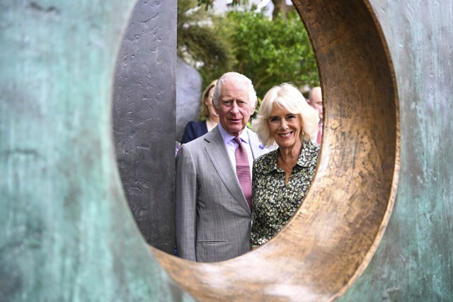 Knig Charles und seine Frau Camilla p...en und Samoa.<Bildquelle></Bildquelle>  | Foto: Finnbarr Webster (dpa)