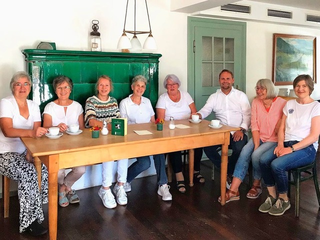 Viele der Mitarbeitenden im Caf Goldene Krone sind schon von Anfang an dabei.  | Foto: Carmen Bauer