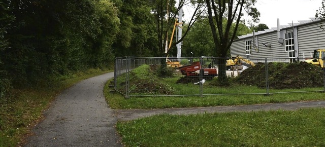 Der  Fu- und Fahrradweg (Schwarzer We...erhalle an der Gromattstrae verluft  | Foto: Heinz und Monika Vollmar