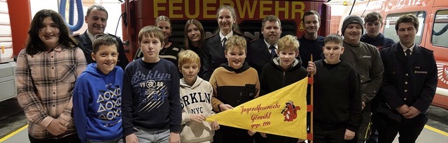 Die Jugendwehr Grwihl Sd mit den Jug...Ausbilder Marvin Zimmermann (rechts).   | Foto: Hans-Jrgen Sackmann