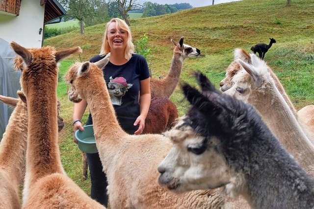 Alice Hummel kennt die Charaktere ihrer 14 Alpakas.  | Foto: Sidney-Marie Schiefer