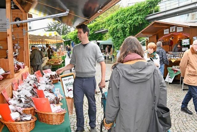 Naturparkmarkt mit Geburtstagstorte in Emmendingen