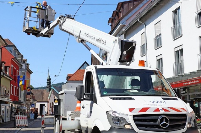 Ein Hubsteiger der Stadtwerke Waldkirch im Einsatz  | Foto: Stadtwerke Waldkirch