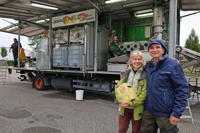 Markus Schtterle mit seiner Ehefrau G...rbeiter sind bei jedem Termin vor Ort.  | Foto: Alexandra Gnzschel