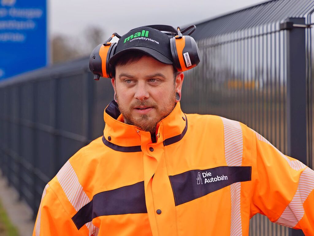 Immer viel zu tun gibt es auf den deutschen Autobahnen. Zu jeder Jahreszeit geben die Mitarbeiter der Autobahnmeisterei Freiburg-Hochdorf alles, um die A 5 zwischen Schutterwald und Neuenburg-Griheim fr den Verkehr sicherer zu machen.