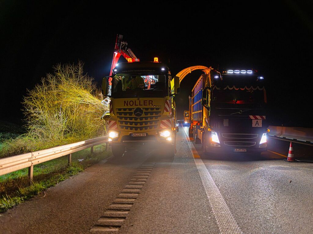 Immer viel zu tun gibt es auf den deutschen Autobahnen. Zu jeder Jahreszeit geben die Mitarbeiter der Autobahnmeisterei Freiburg-Hochdorf alles, um die A 5 zwischen Schutterwald und Neuenburg-Griheim fr den Verkehr sicherer zu machen.