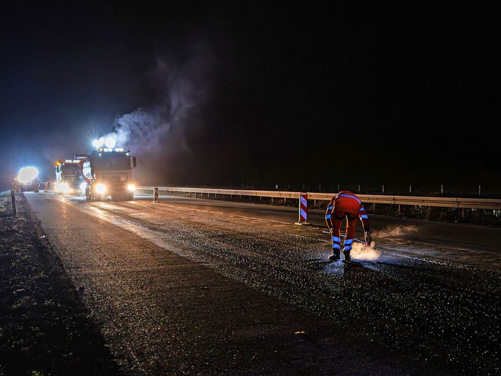 Immer viel zu tun gibt es auf den deutschen Autobahnen. Zu jeder Jahreszeit geben die Mitarbeiter der Autobahnmeisterei Freiburg-Hochdorf alles, um die A 5 zwischen Schutterwald und Neuenburg-Griheim fr den Verkehr sicherer zu machen.